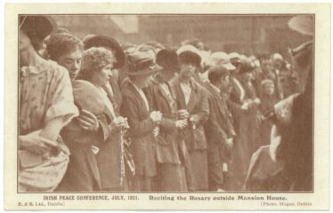 Reciting the Rosary outside Mansion House, July 1921 (Barton Collection, WLAA/PP1) | Wicklow County Archives