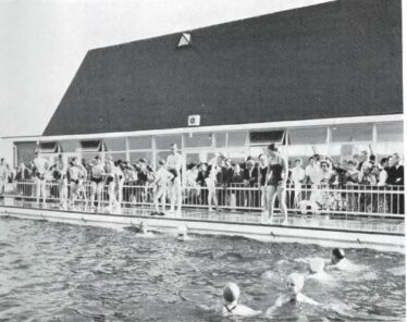 May/June 1959 issue reporting on the seaside resort of Arklow showing the newly opened swimming pool and sun terrace at Arklow Entertainment Centre.   | Wicklow County Council Library Service 