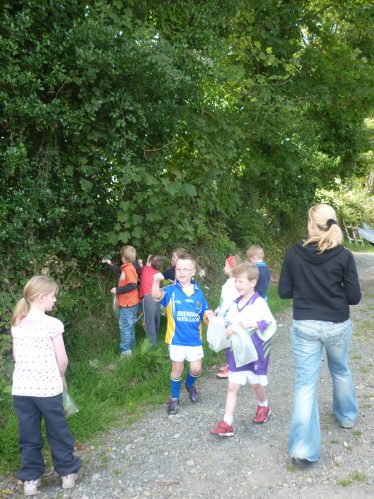 Children gathering sample leaves from each tree on Pure Mile | The Askanagap Community Development Association