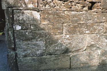 3. A joggled joint, as it would have been originally, in the inner face of the west wall, north of the doorway (C. Manning). 3. A joggled joint, as it would have been originally, in the inner face of the west wall, north of the doorway (C. Manning). | Courtesy of Con Manning & Wordwell Publishing