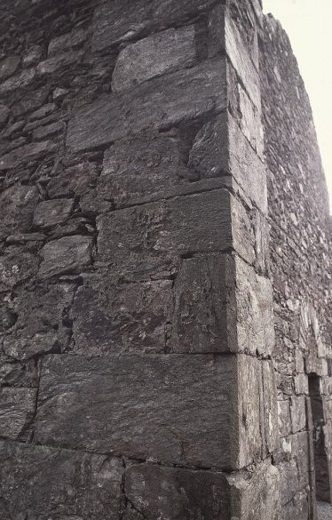 5. The north-west anta with a corner chamfer visible on some of its stones (J. Scarry). 5. The north-west anta with a corner chamfer visible on some of its stones (J. Scarry). | Courtesy of Con Manning & Wordwell Publishing